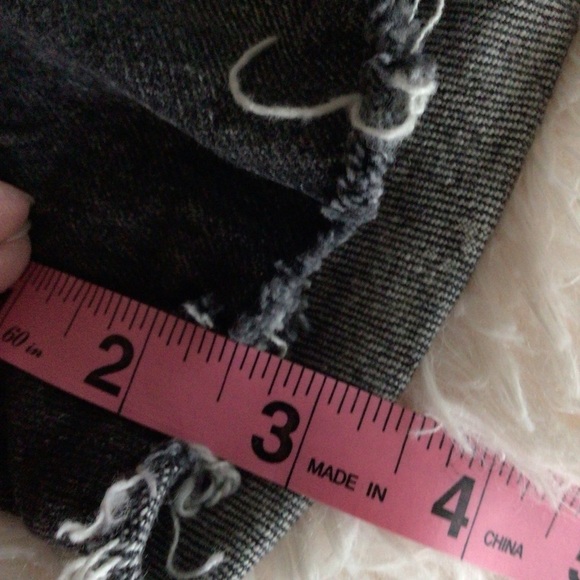 Womens Levi’s 501 Cut off Jean Shorts - Picture 7 of 7